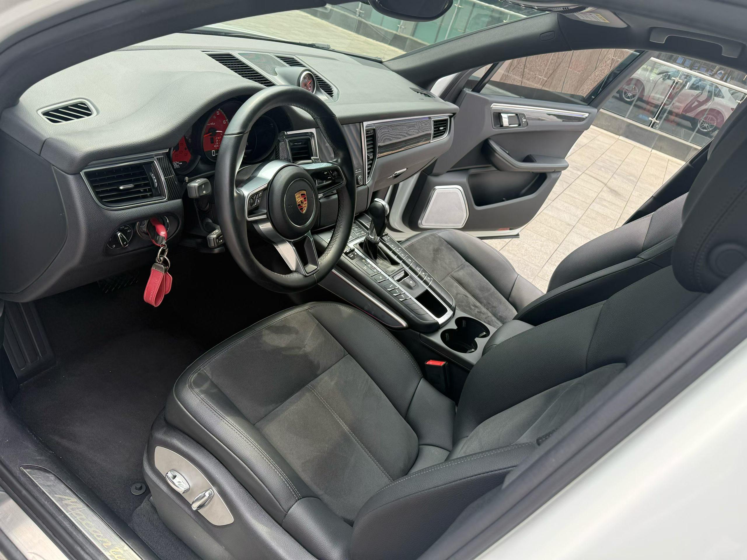 Porsche Macan 2017 thumb 6