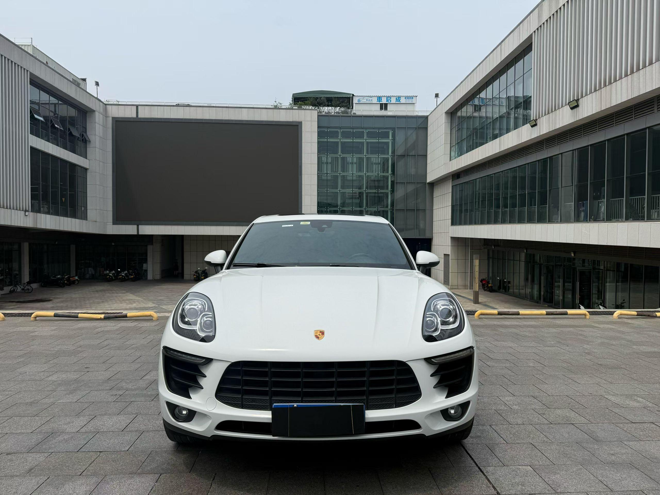 Porsche Macan 2017 thumb 10