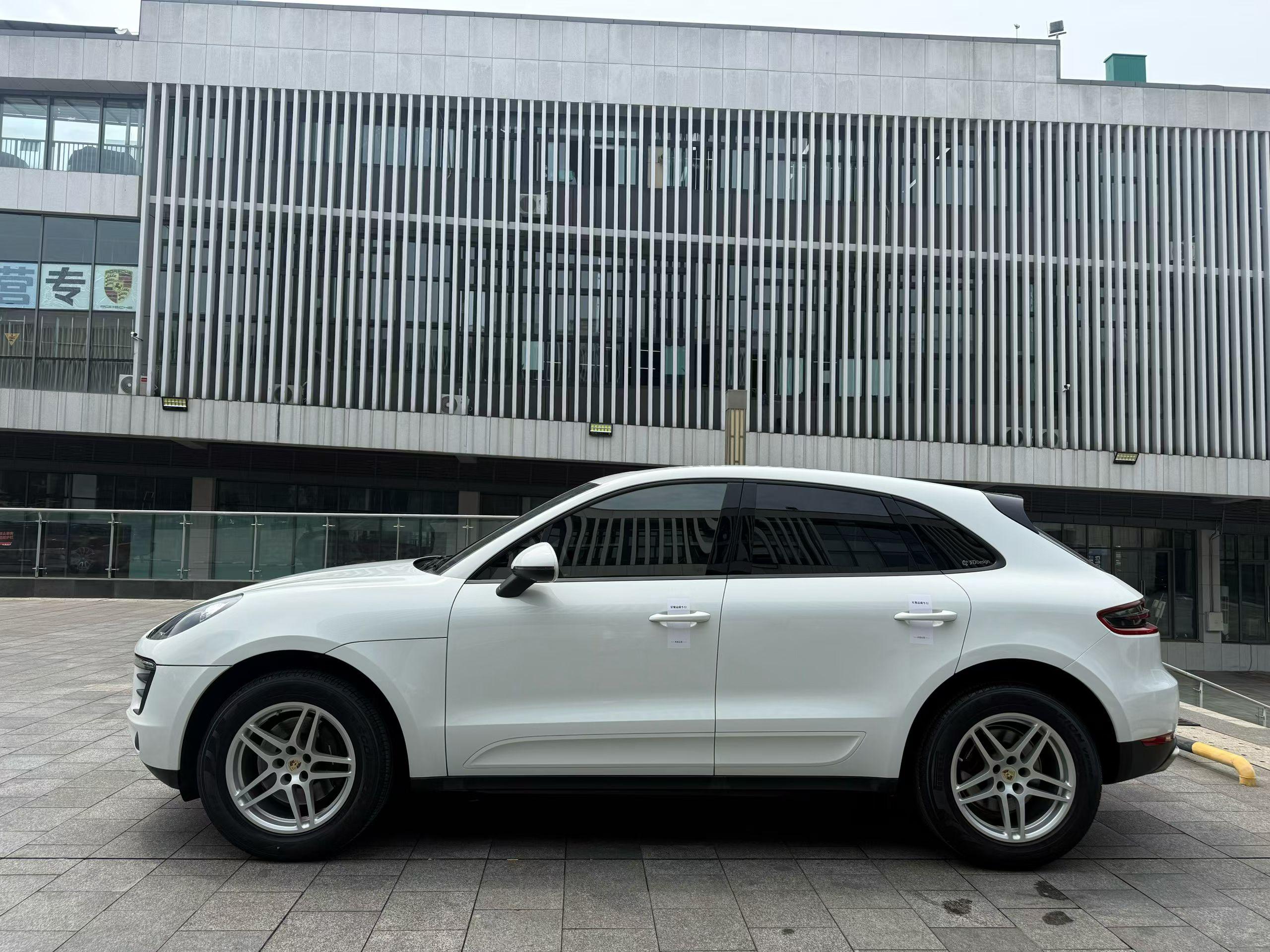 Porsche Macan 2017 thumb 11