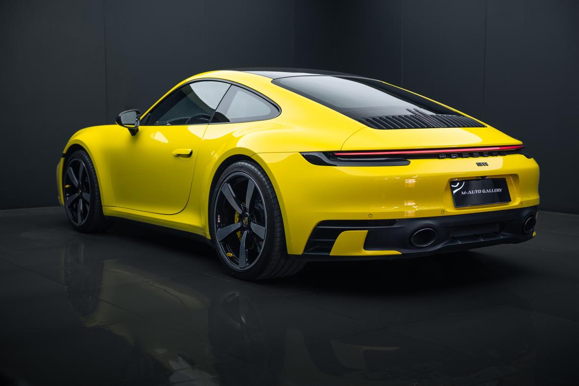 Porsche 911 2022 thumb 2