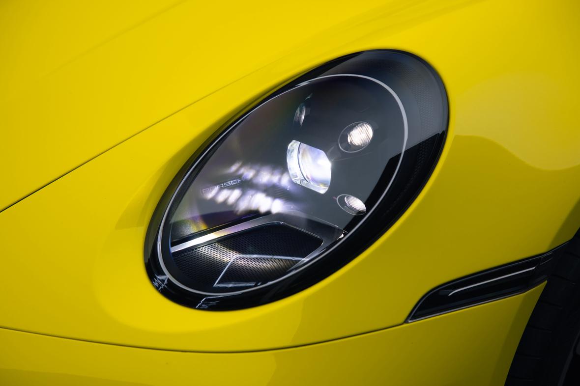 Porsche 911 2022 thumb 6