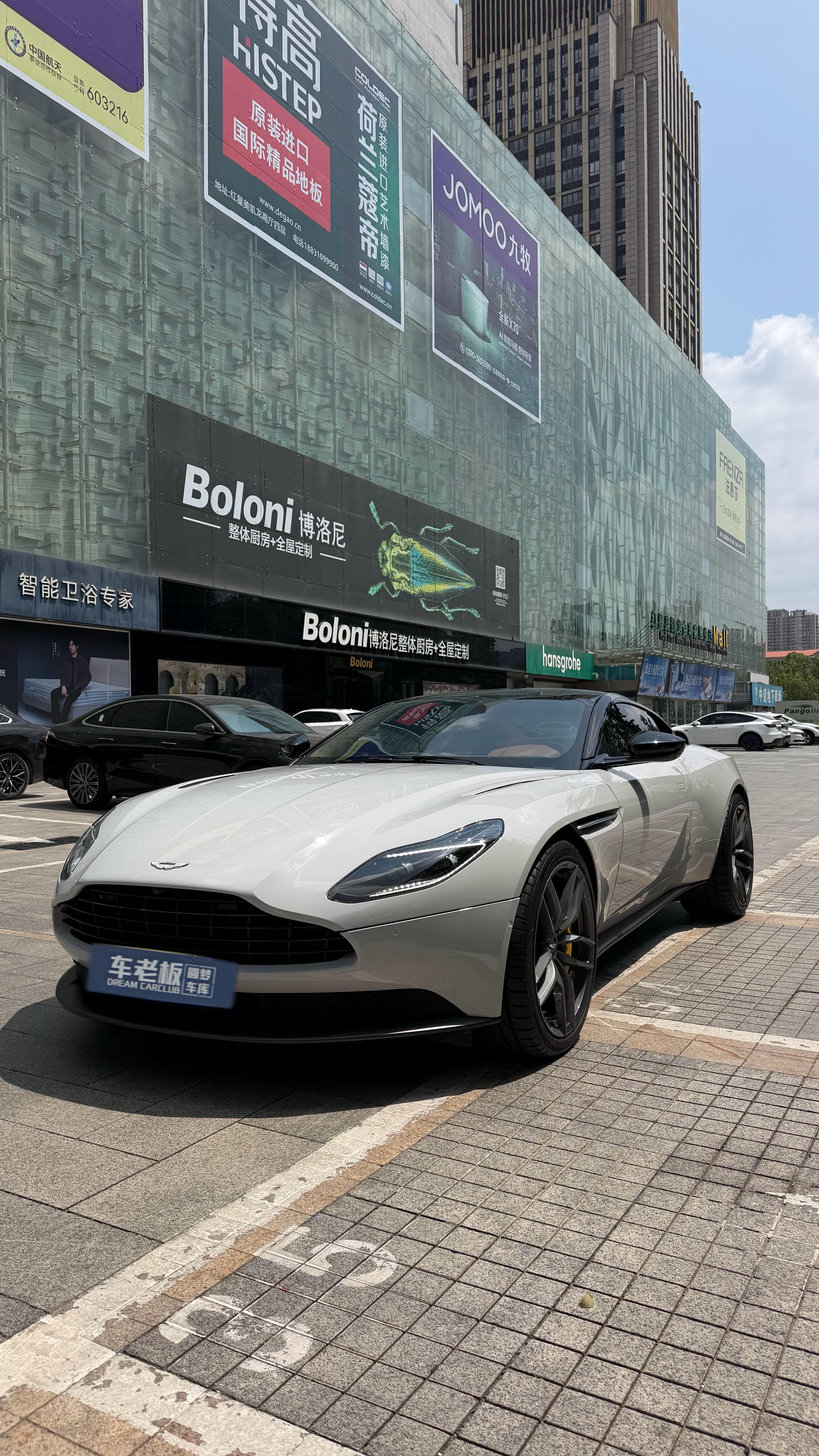 Aston Martin DB11 2019 thumb 7