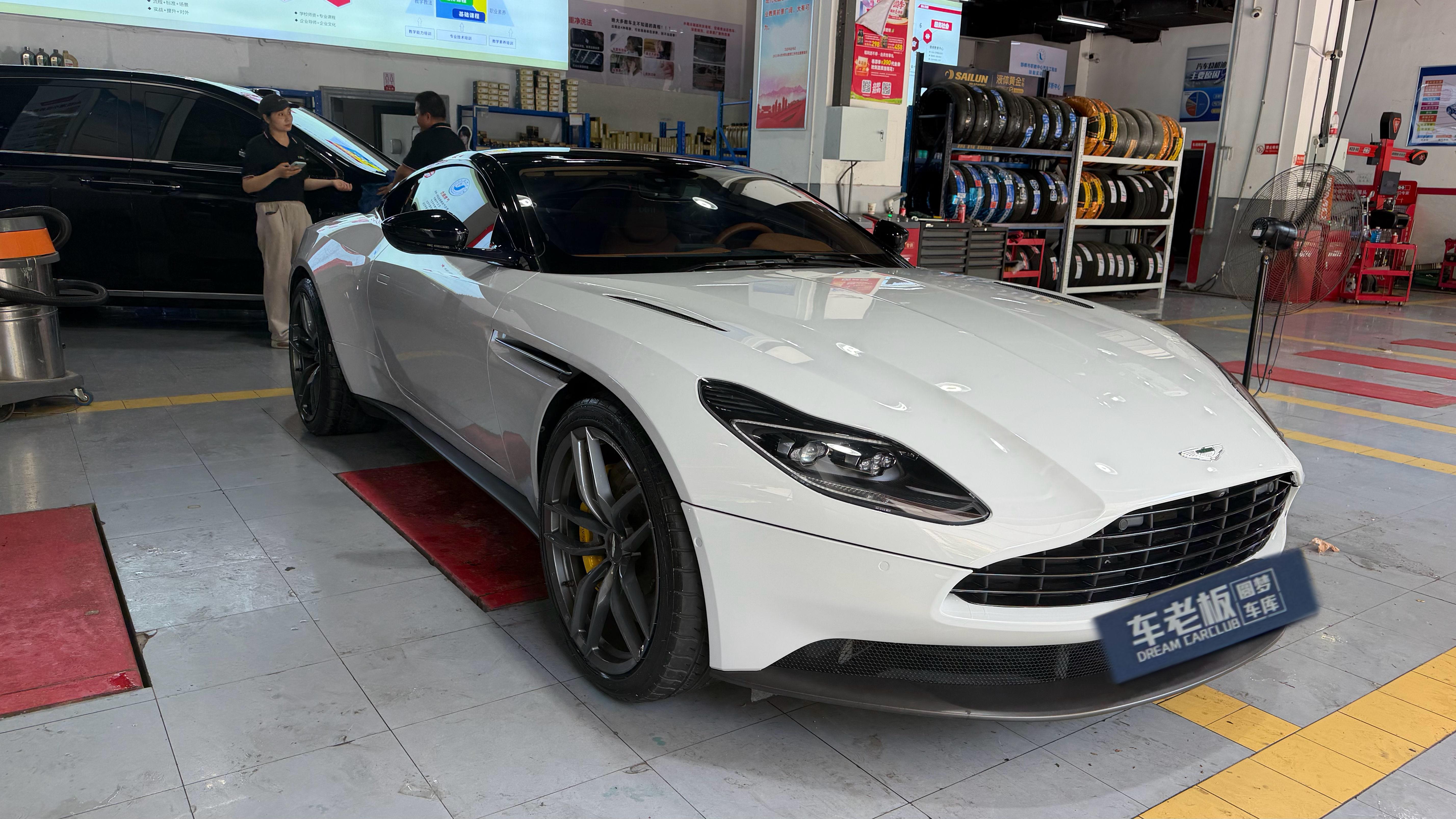 Aston Martin DB11 2019 thumb 9