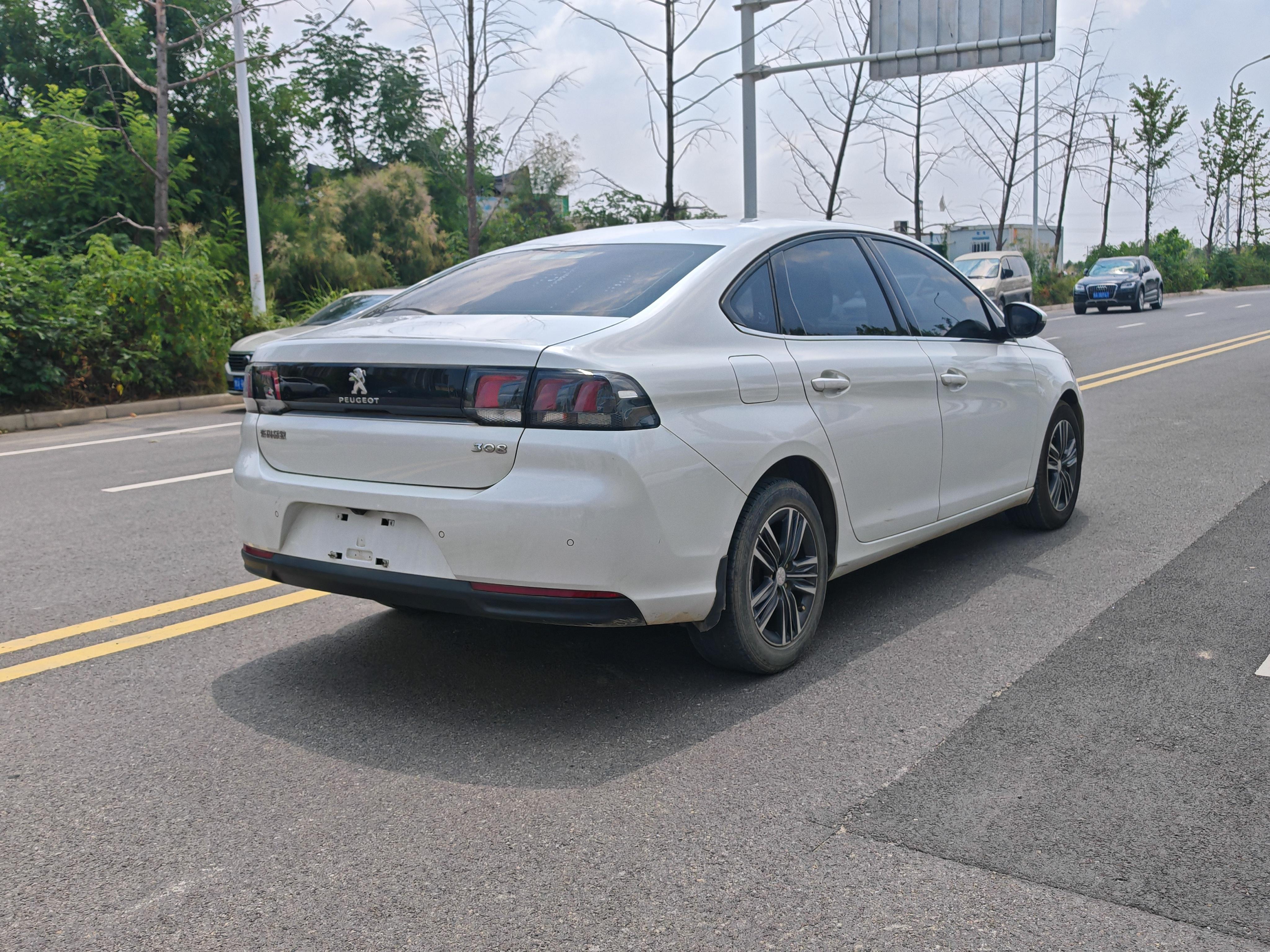 Peugeot 308 2019 thumb 5