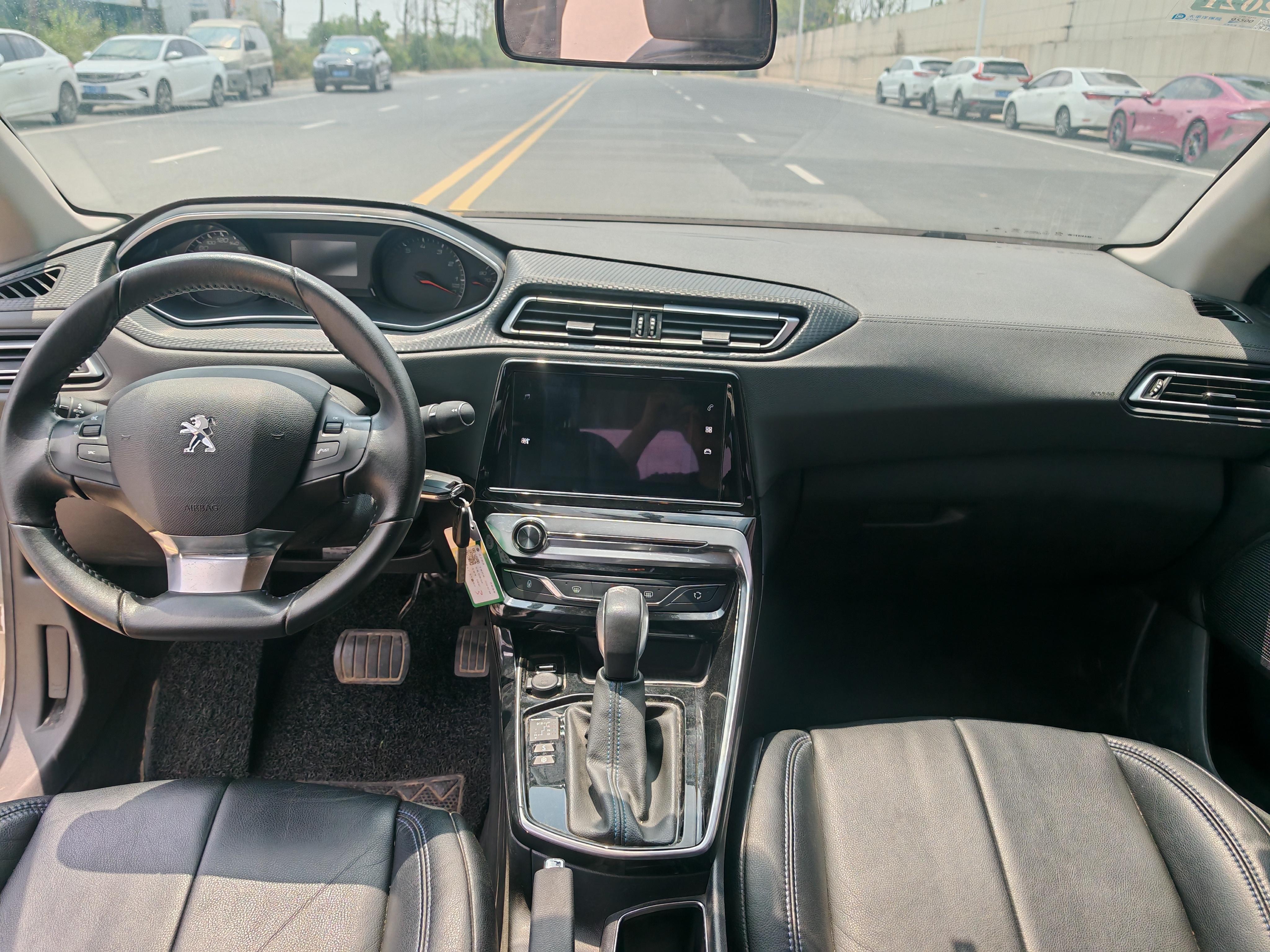 Peugeot 308 2019 thumb 6