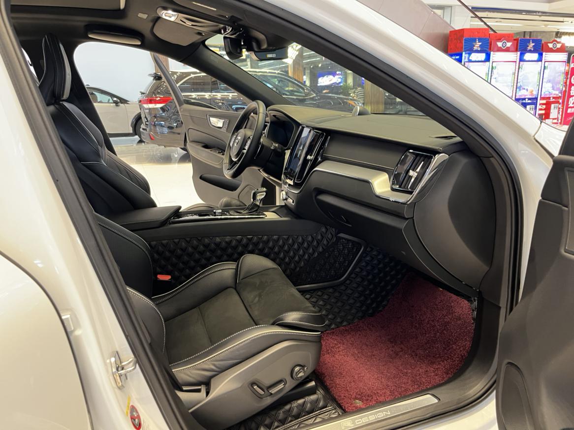 Volvo XC60 2019 thumb 9
