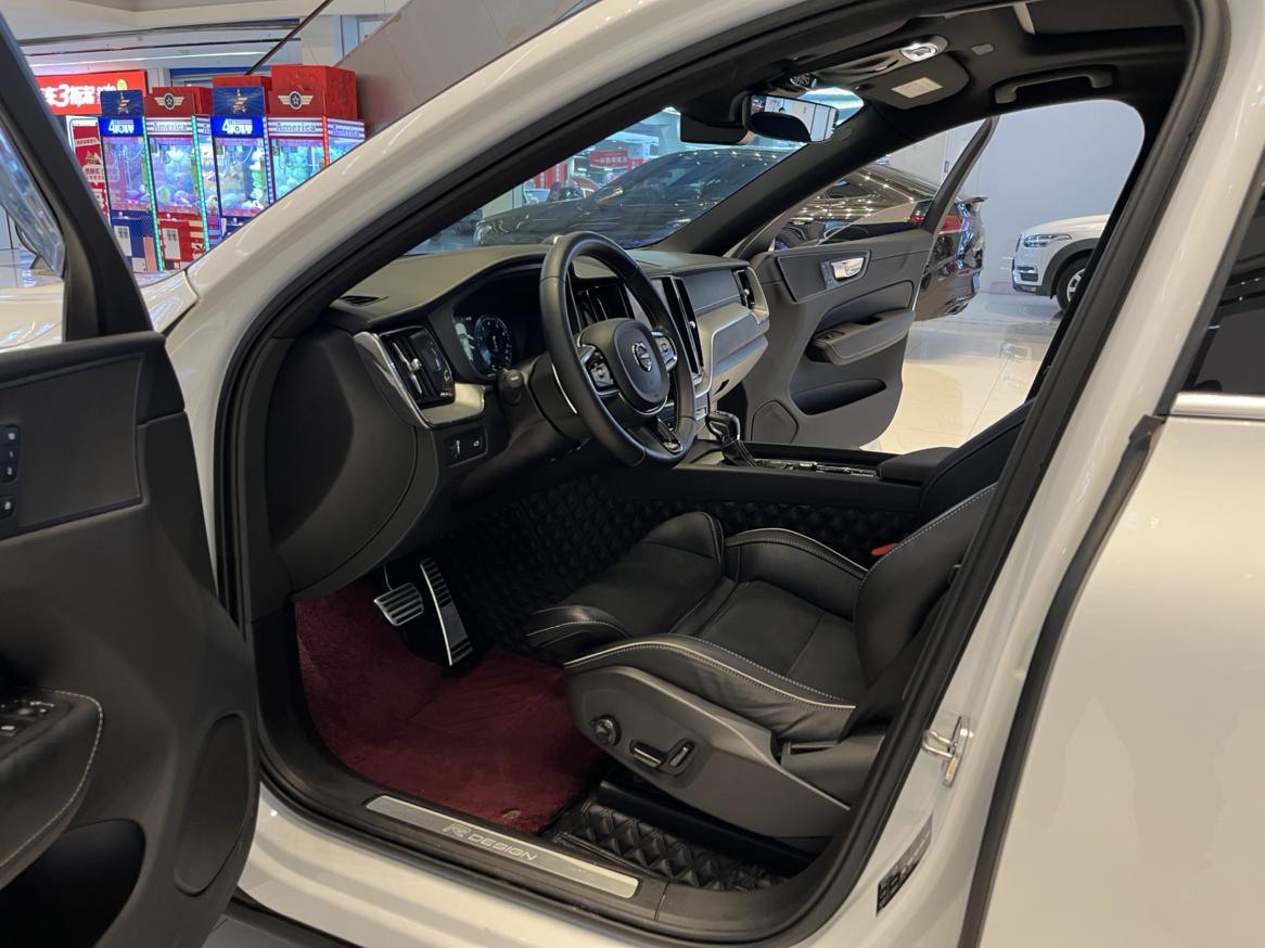 Volvo XC60 2019 thumb 11