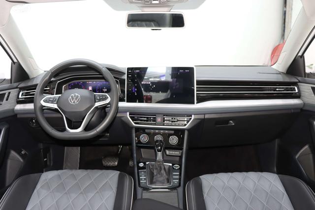 Volkswagen Sagitar 2023 thumb 10