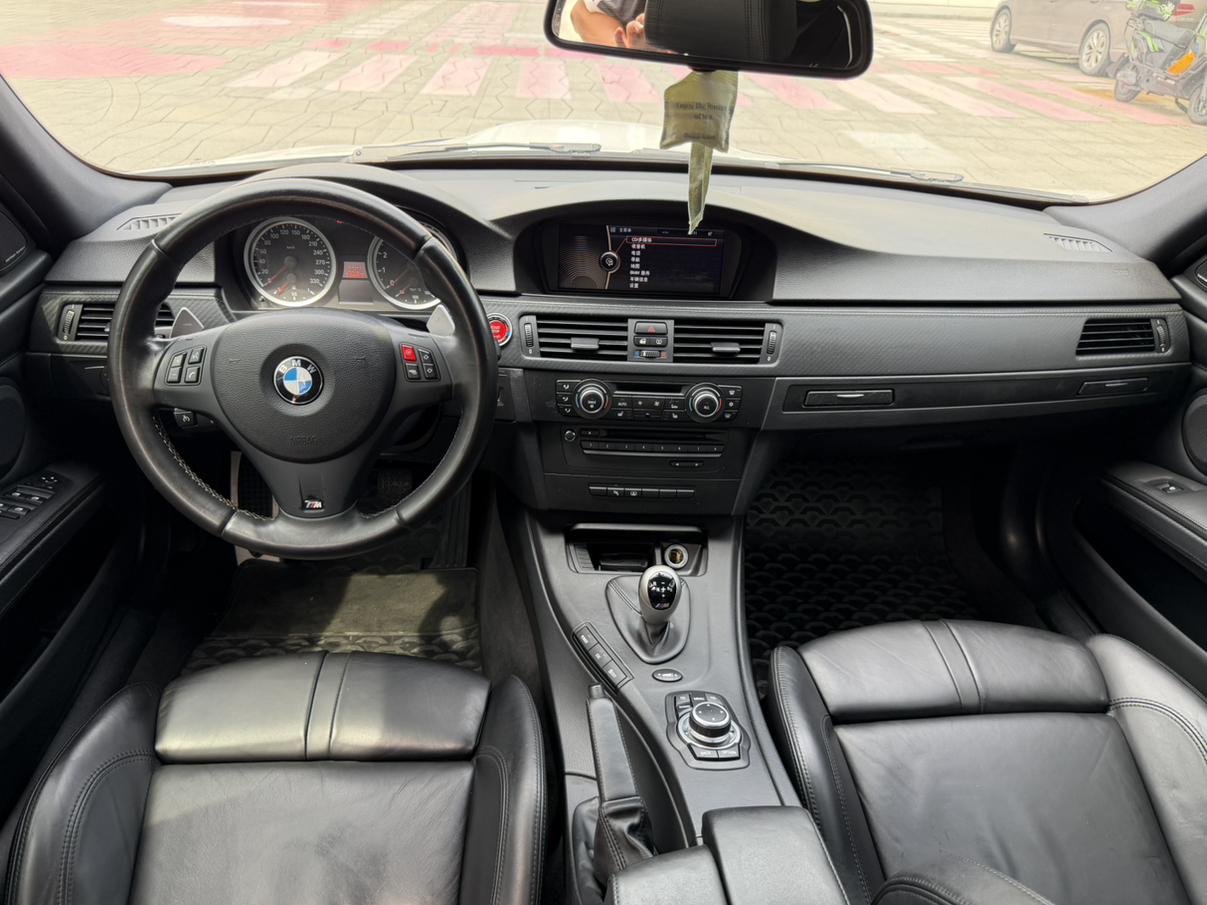 BMW M3 2009 thumb 10