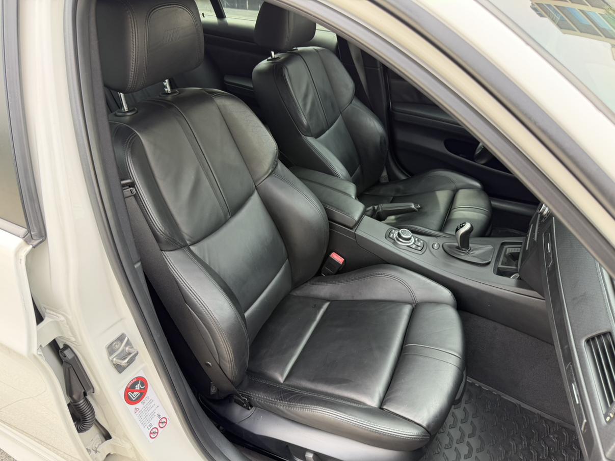 BMW M3 2009 thumb 11