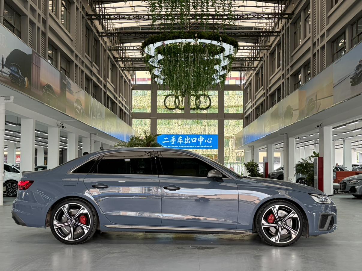 Audi A4 2022 thumb 3