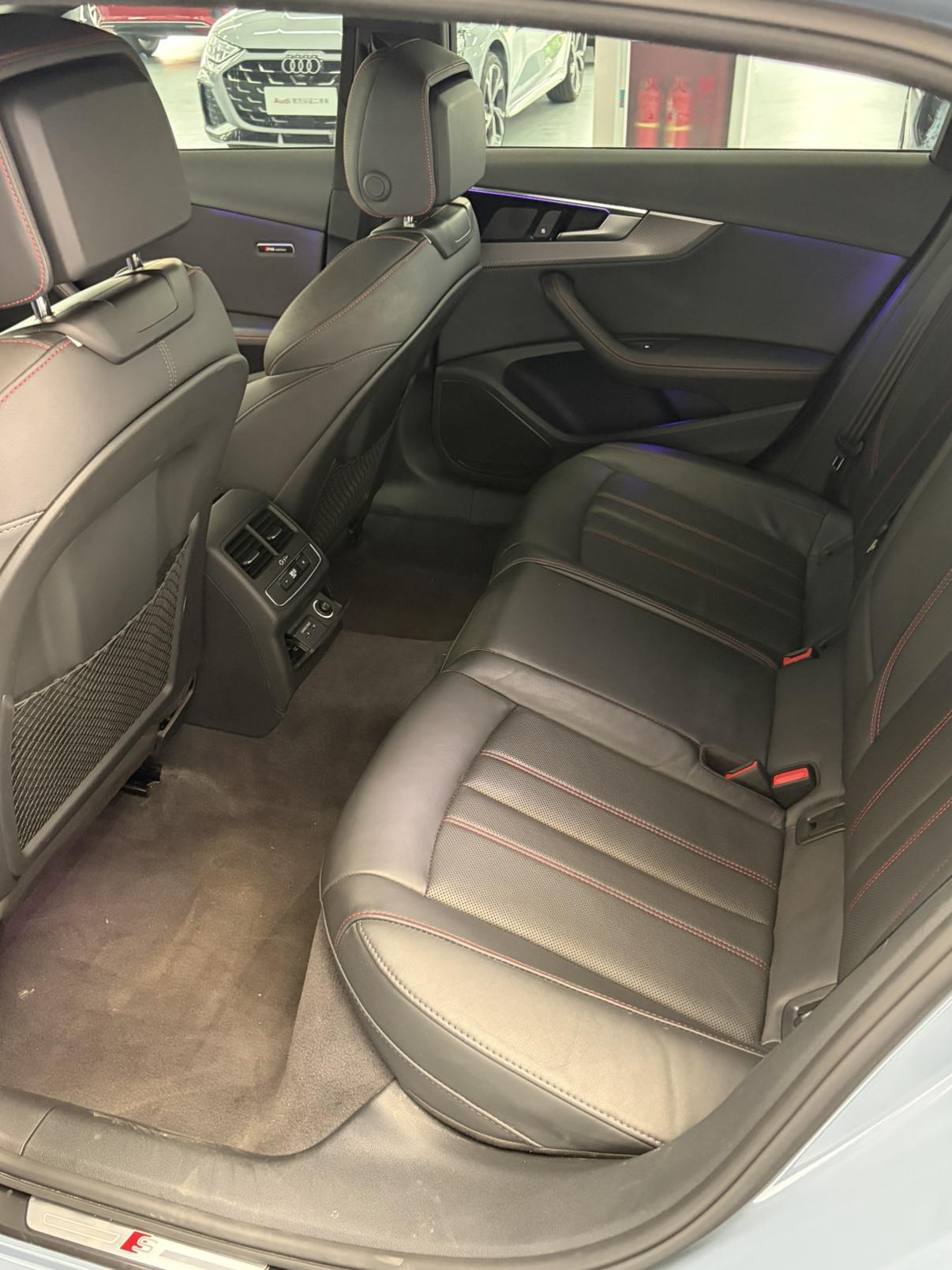 Audi A4 2022 thumb 11