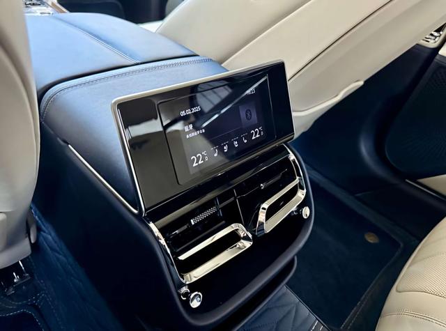 Bentley Fei Chi 2022 thumb 5