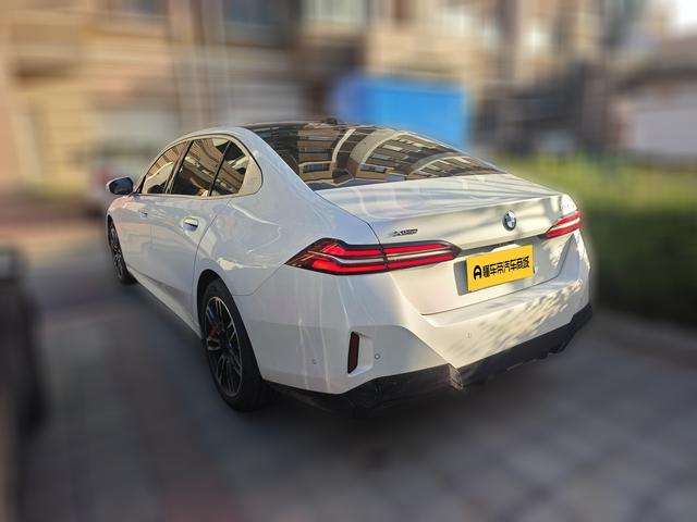 BMW 5 серии 2025 thumb 4