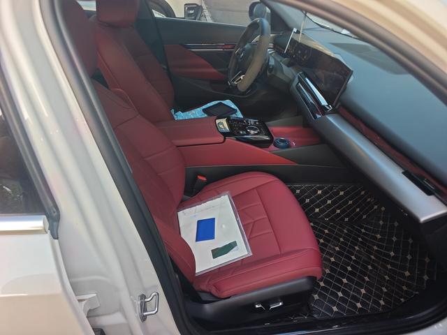 BMW 5 серии 2025 thumb 6