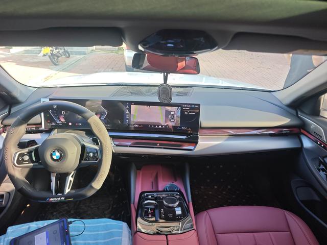 BMW 5 серии 2025 thumb 8