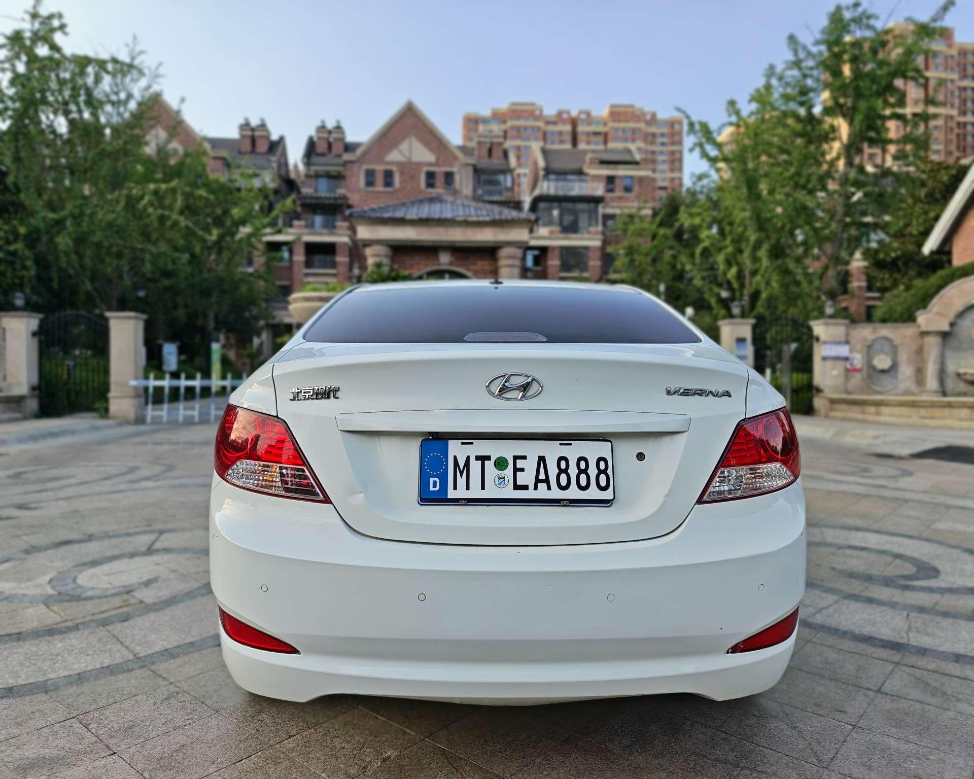 Hyundai Solaris 2010 thumb 3