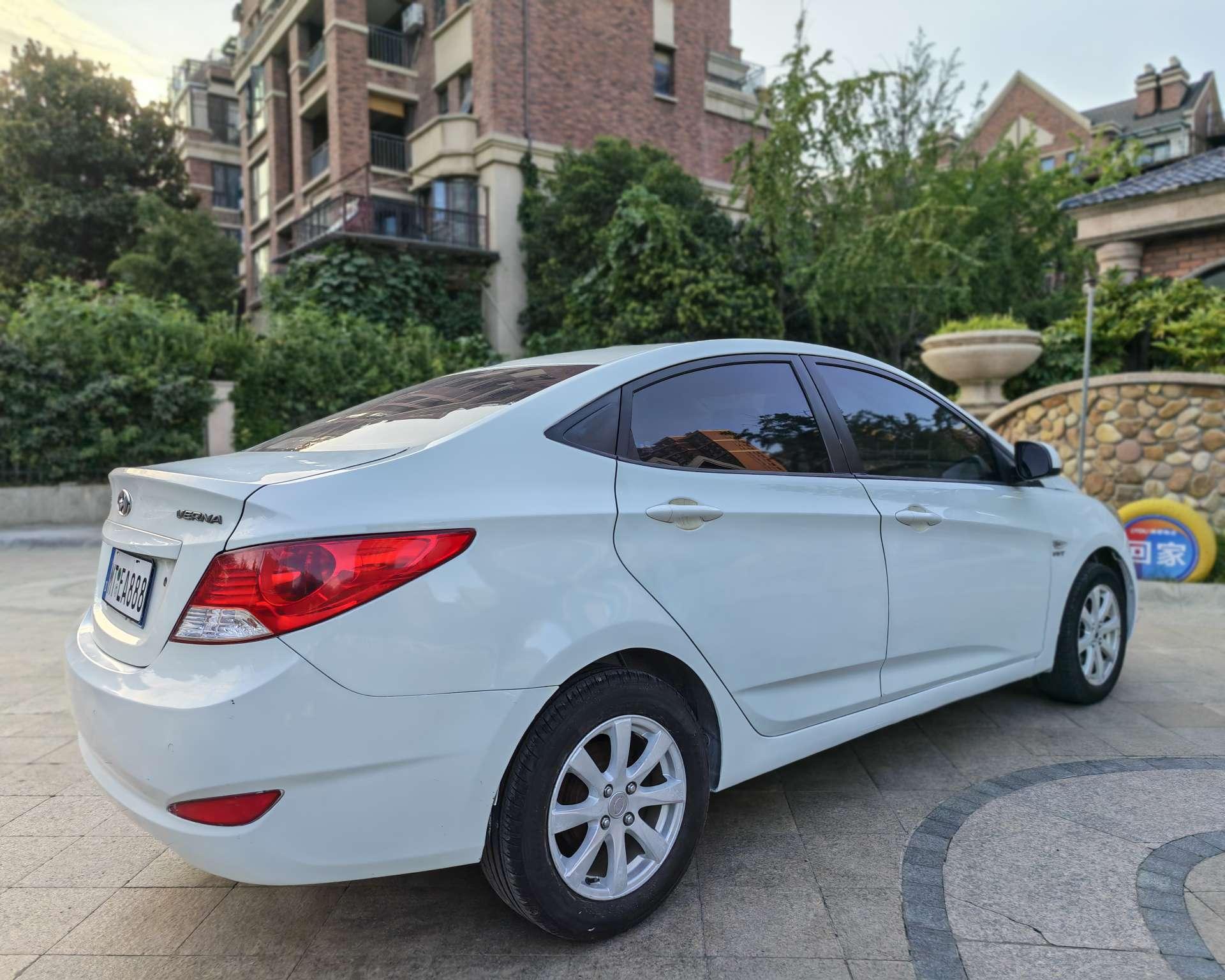 Hyundai Solaris 2010 thumb 4