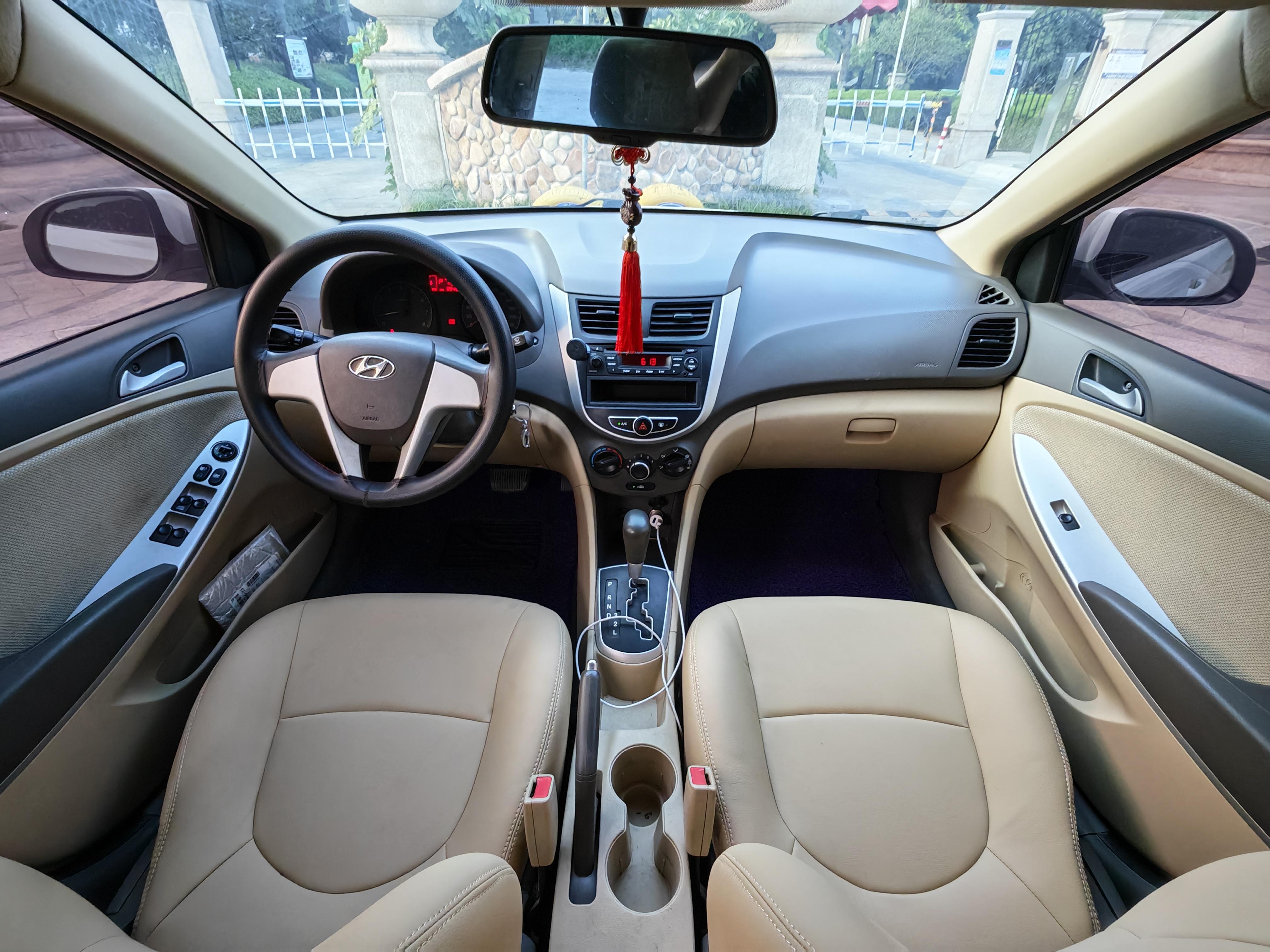 Hyundai Solaris 2010 thumb 5