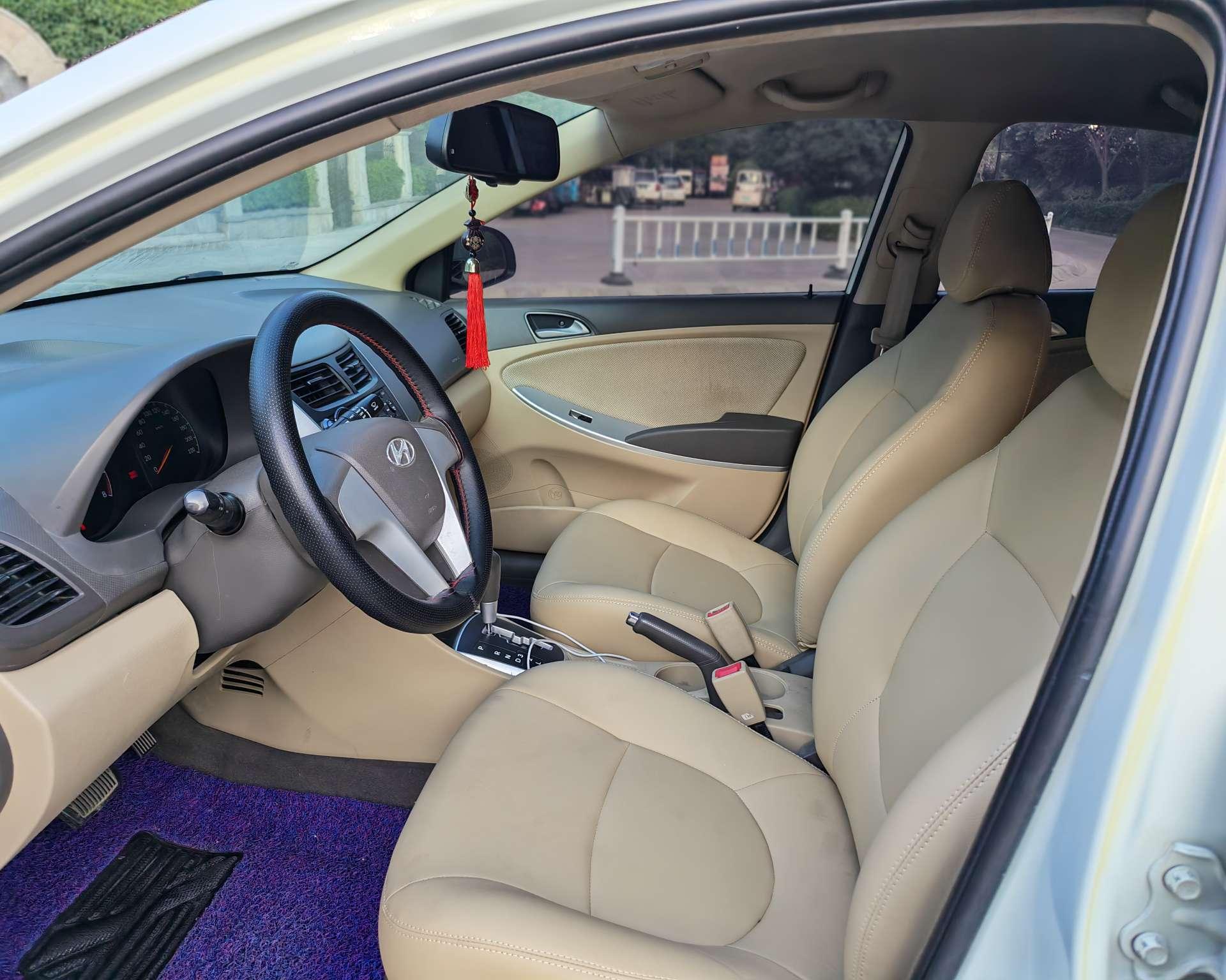 Hyundai Solaris 2010 thumb 7