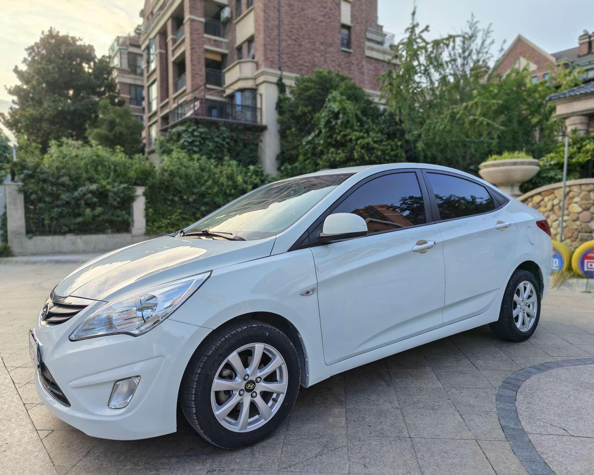 Hyundai Solaris 2010 thumb 9