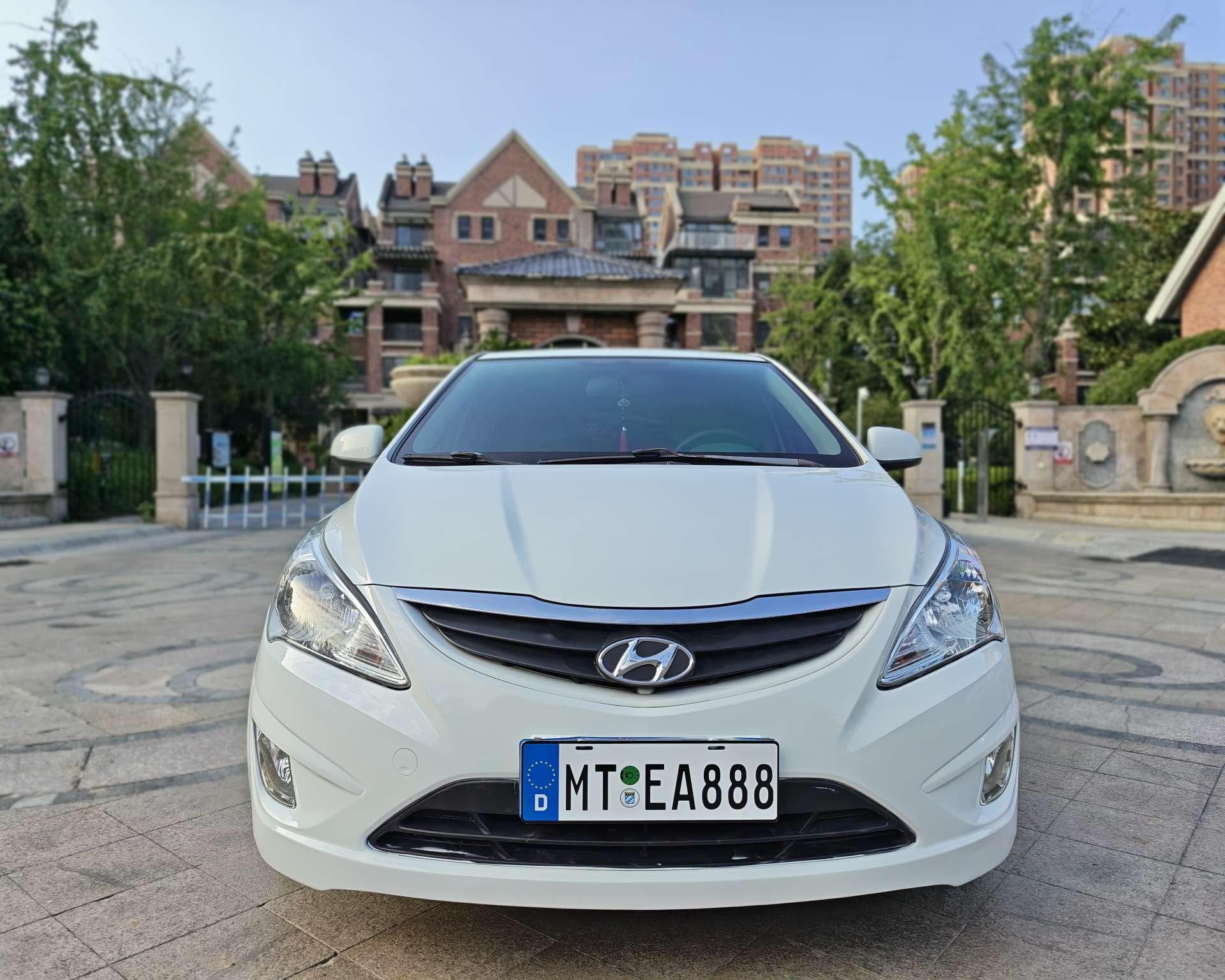 Hyundai Solaris 2010 thumb 10