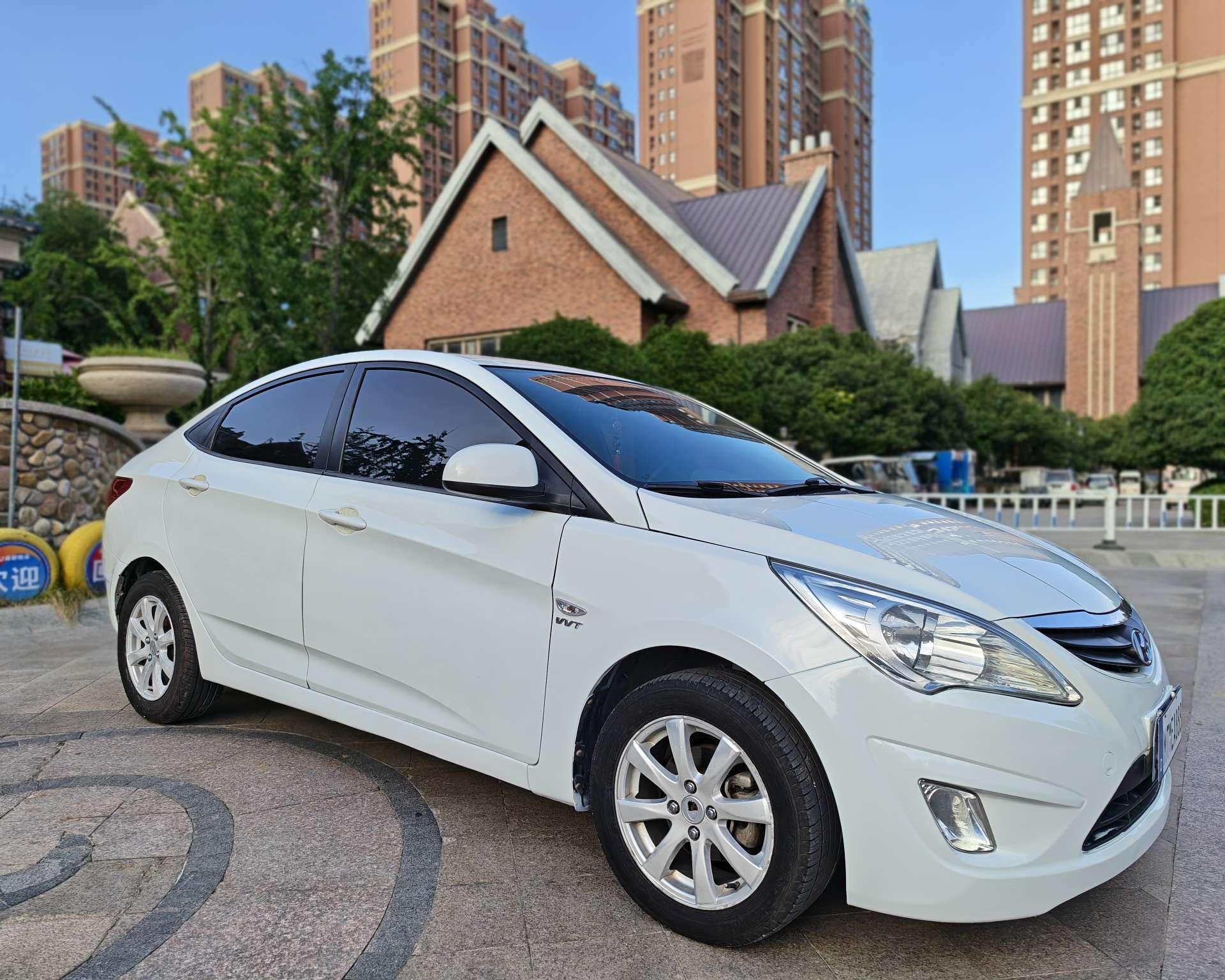 Hyundai Solaris 2010 thumb 11