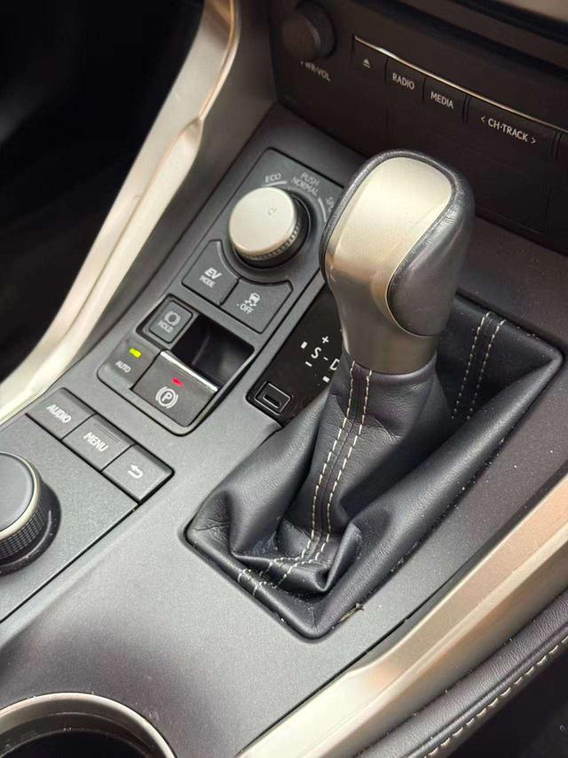 Lexus NX 2015 thumb 11