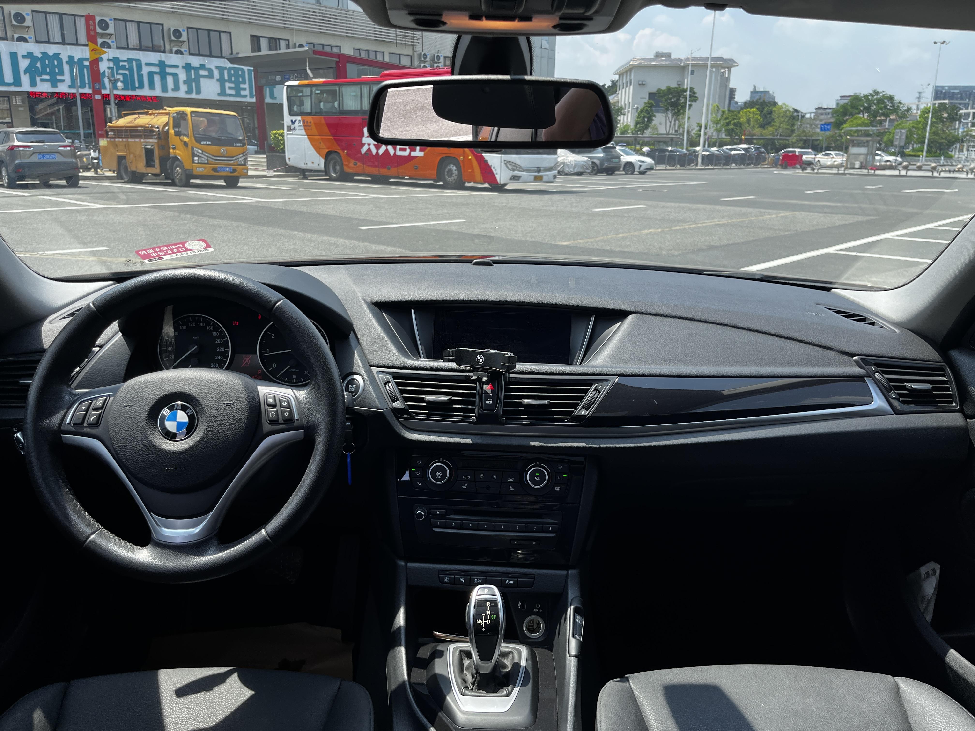 BMW X1 2015 thumb 11