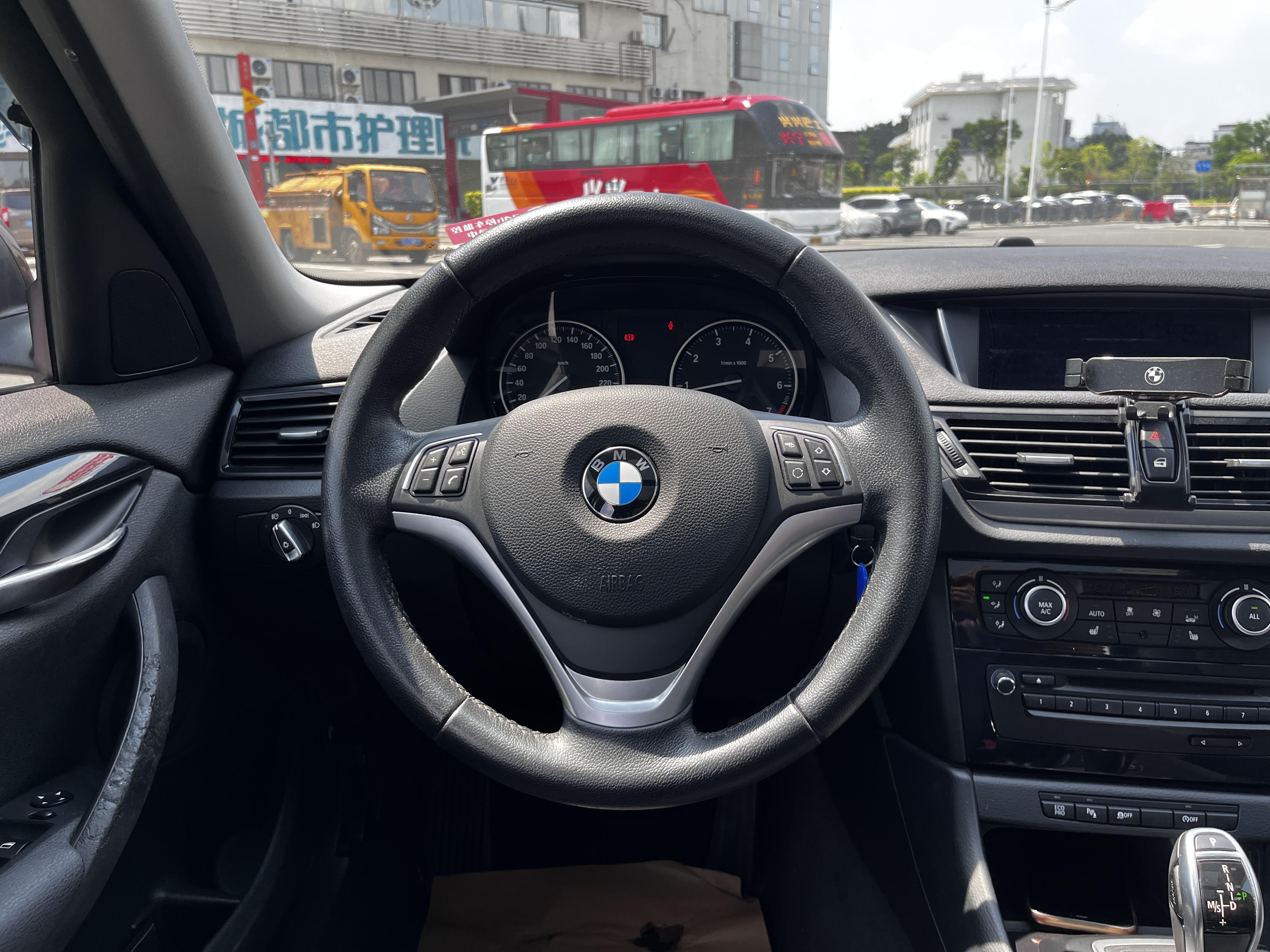 BMW X1 2015 thumb 12