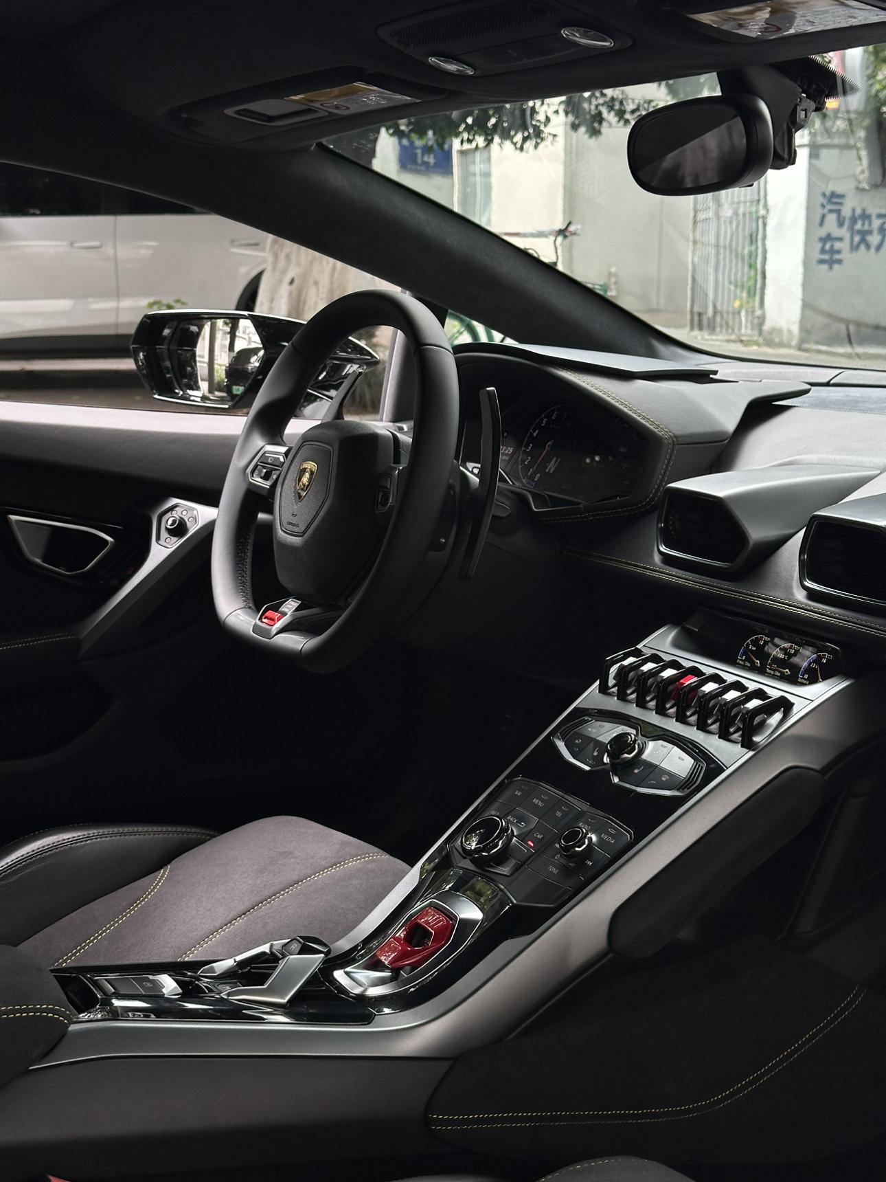 Lamborghini Huracán 2014 thumb 4