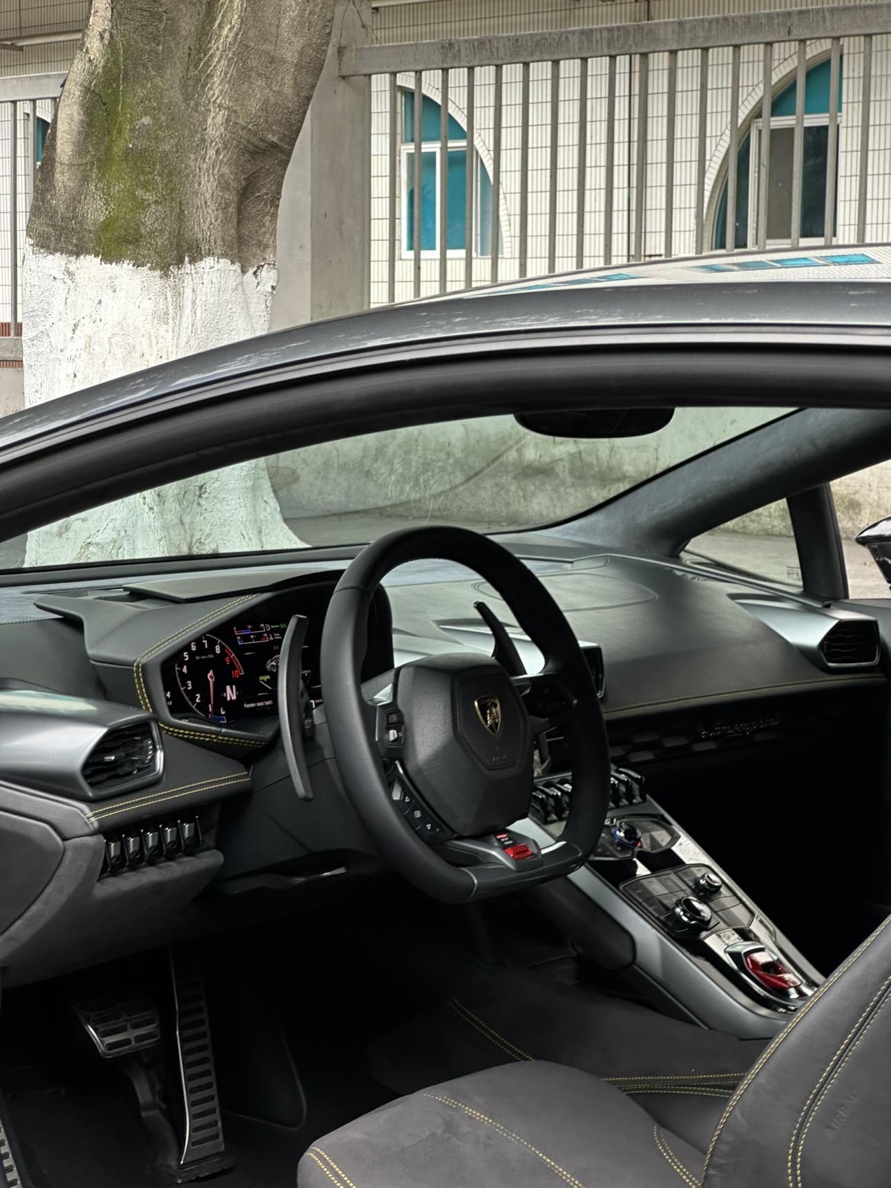 Lamborghini Huracán 2014 thumb 12