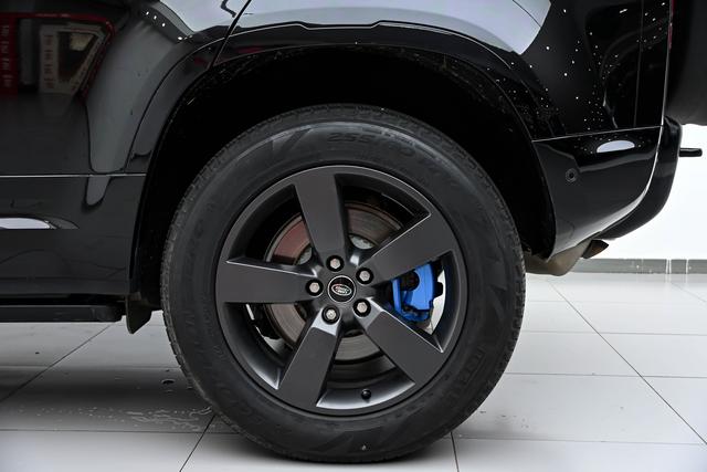 Land Rover Defender 2024 thumb 7
