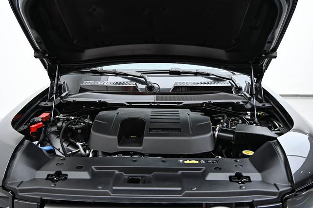 Land Rover Defender 2024 thumb 8