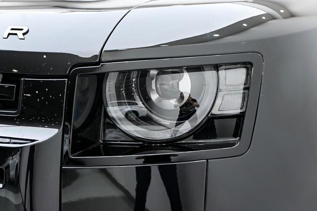 Land Rover Defender 2024 thumb 10