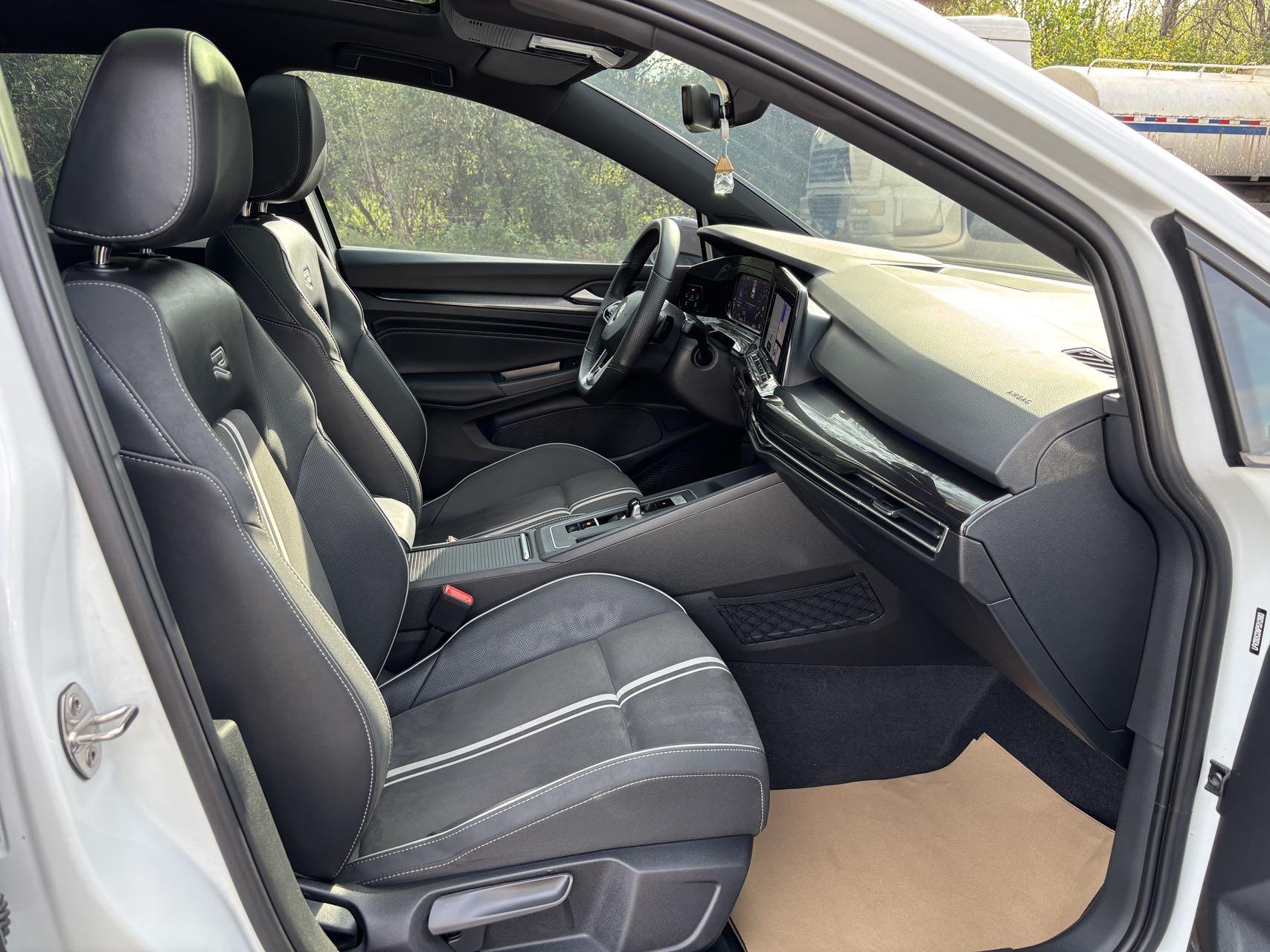 Volkswagen Golf Sportsvan 2023 thumb 11