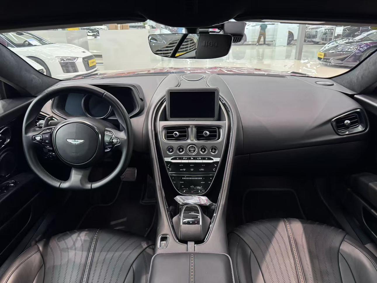 Aston Martin DB11 2016 thumb 4