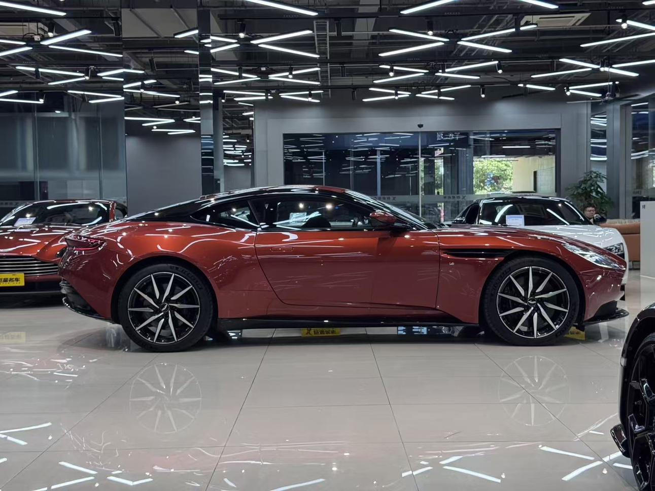 Aston Martin DB11 2016 thumb 11