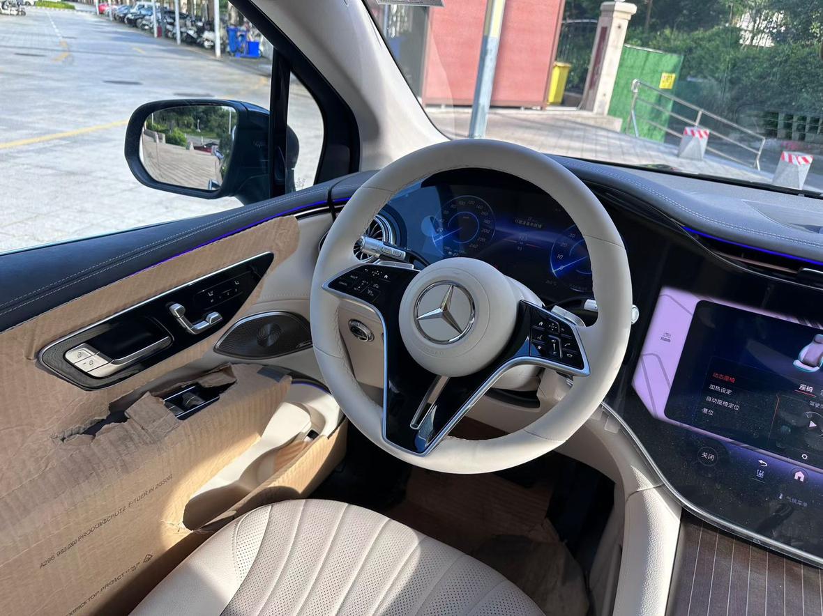 Mercedes-Benz EQS SUV 2025 thumb 6