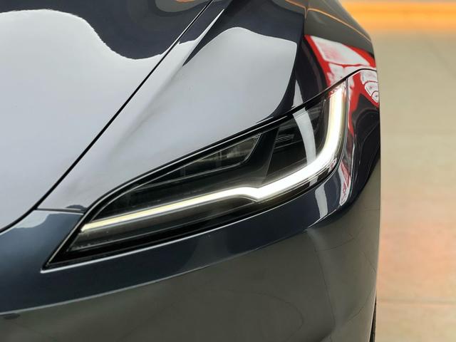 Tesla Model 3 2025 thumb 4