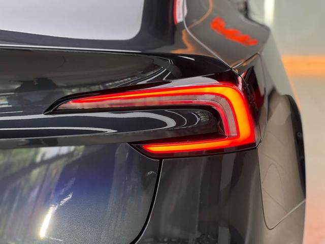 Tesla Model 3 2025 thumb 5