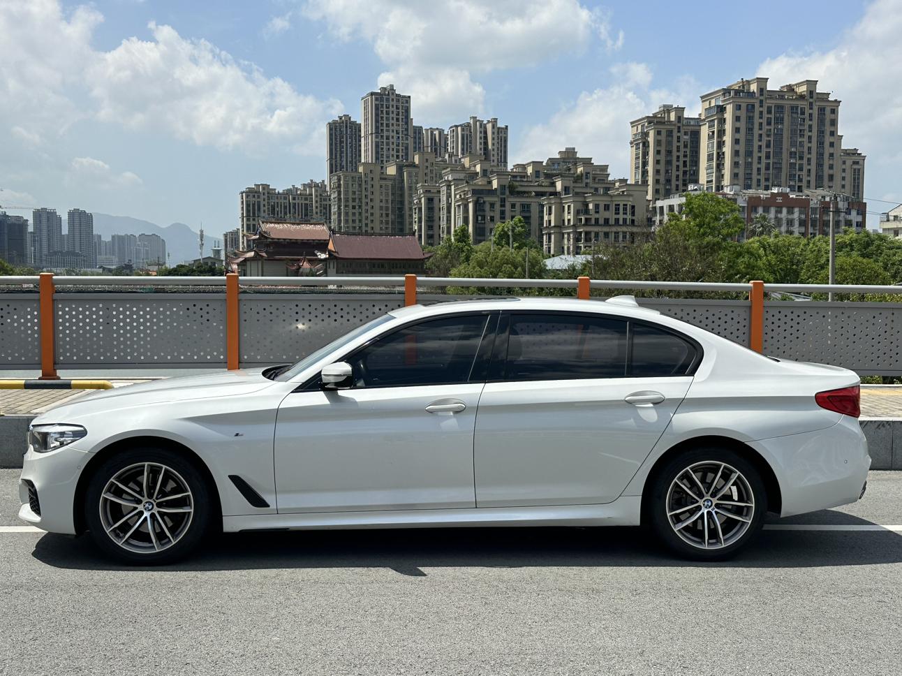 BMW 5 серии 2019 thumb 2