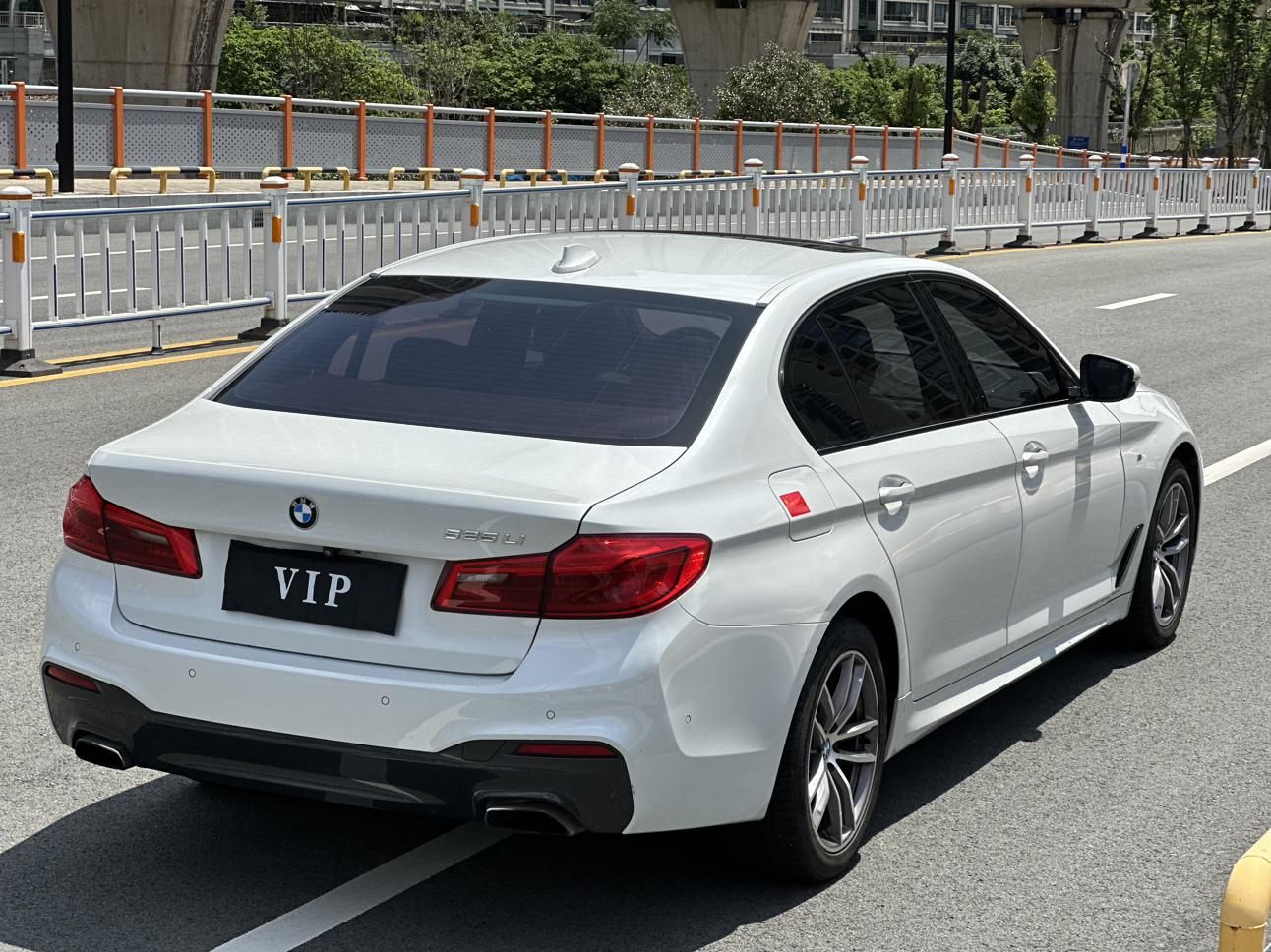 BMW 5 серии 2019 thumb 5