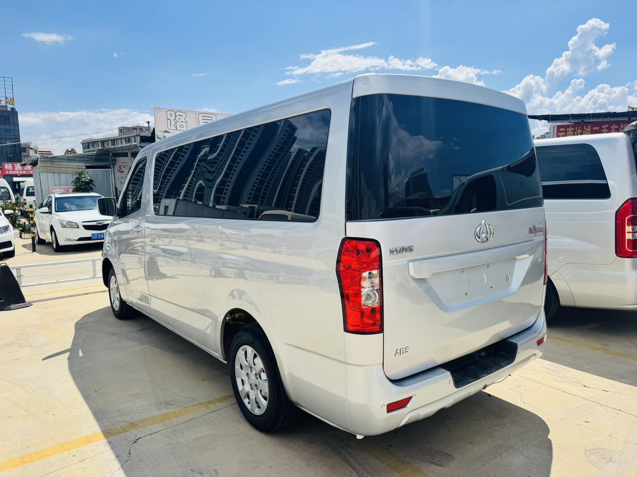 Changan Kaicheng M90 2018 thumb 12