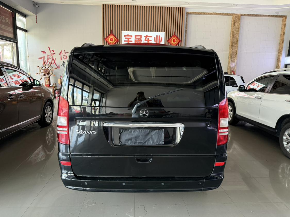 Mercedes-Benz Wei Ya Nuo 2011 thumb 3
