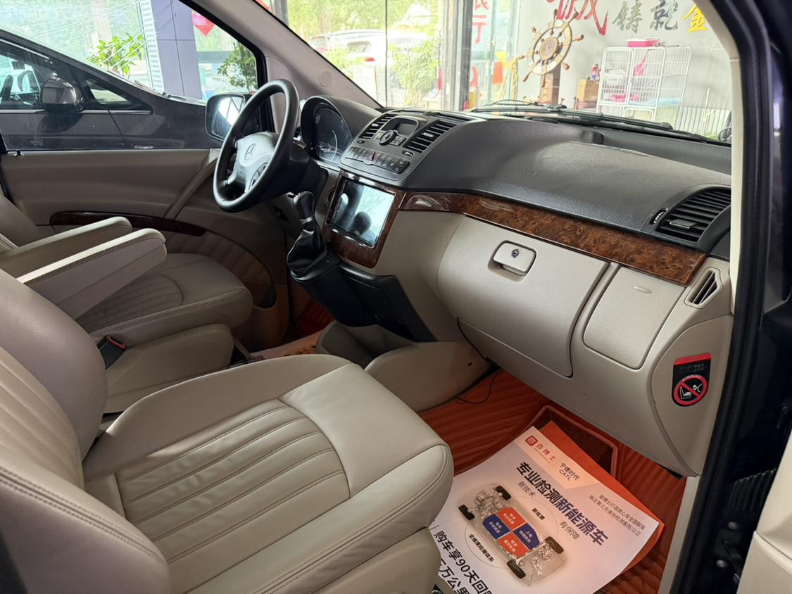 Mercedes-Benz Wei Ya Nuo 2011 thumb 7