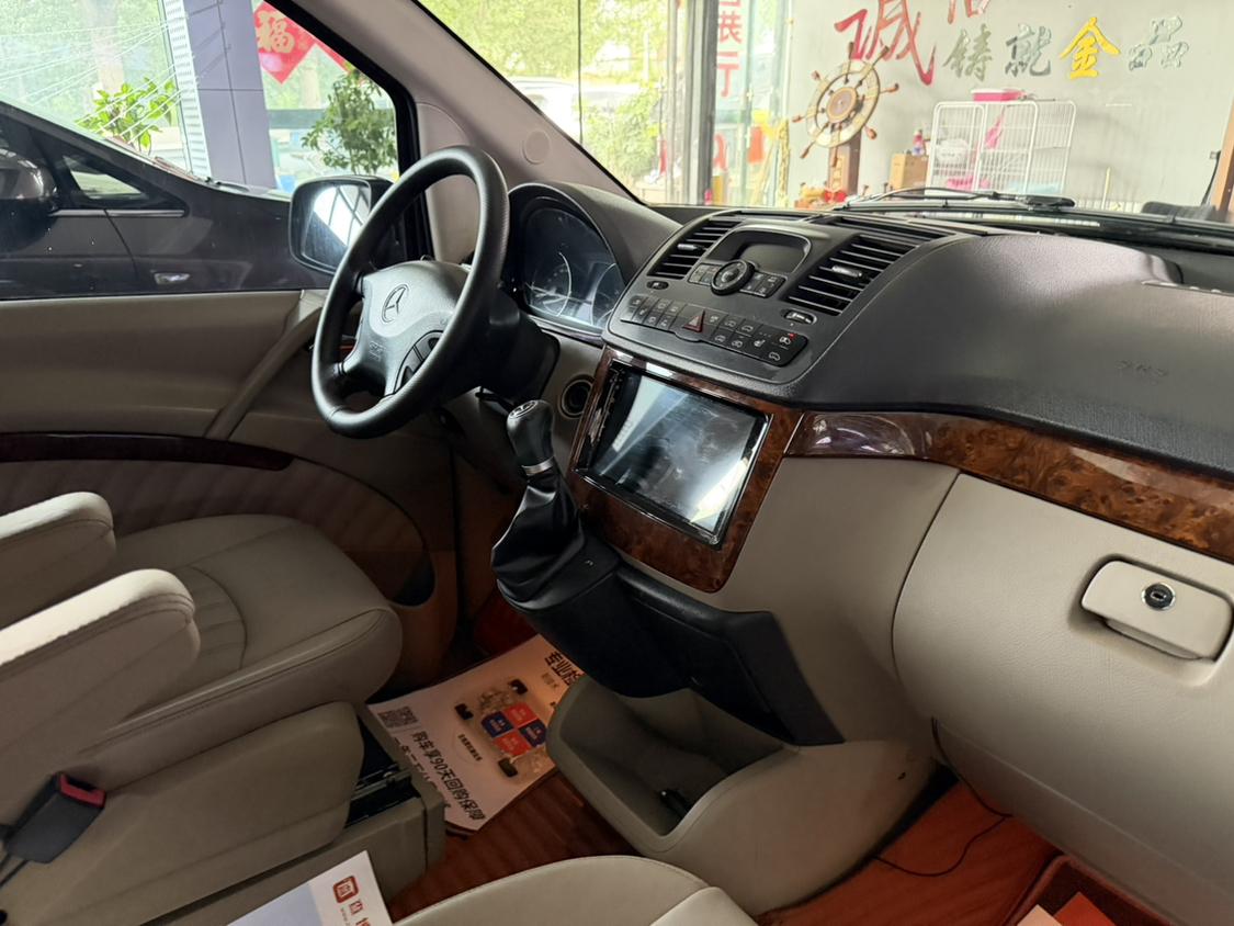 Mercedes-Benz Wei Ya Nuo 2011 thumb 8