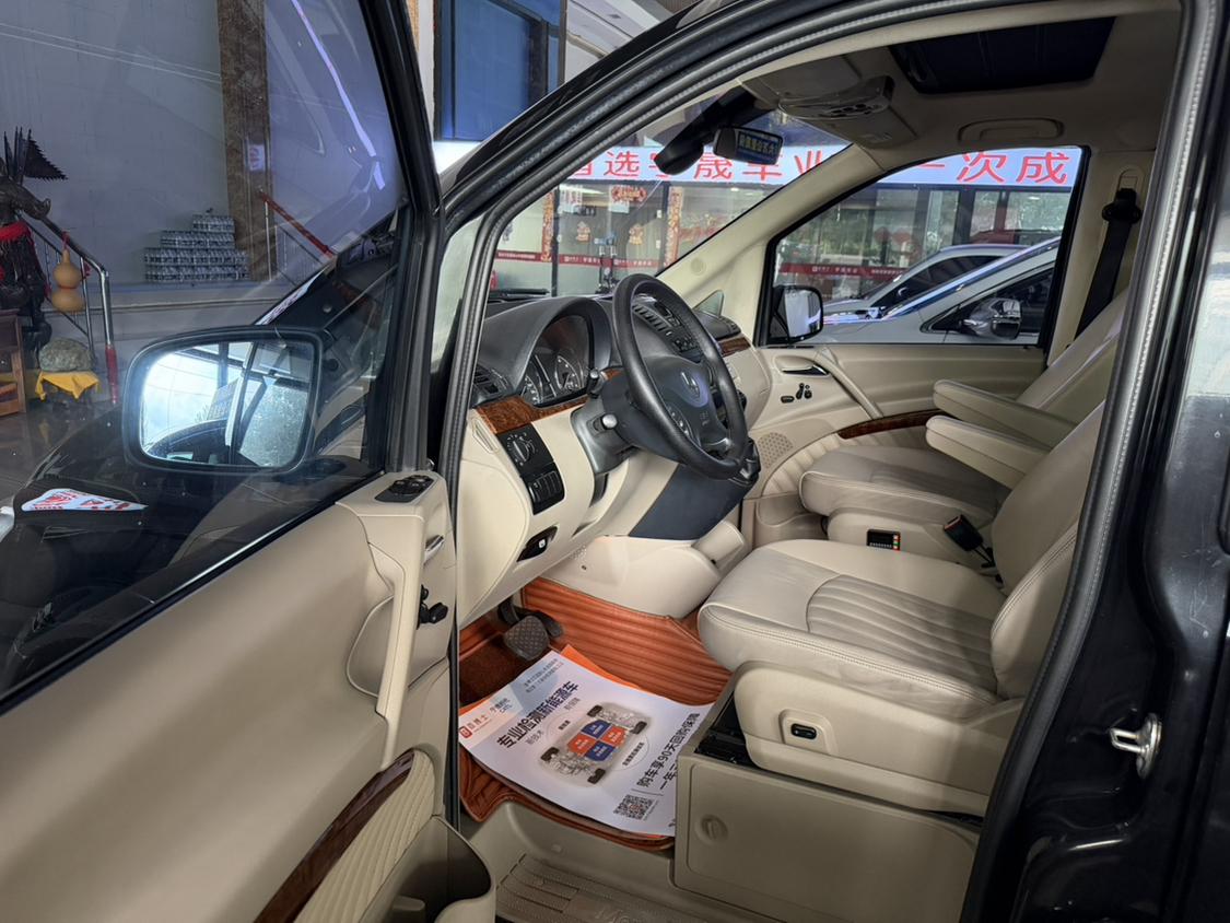 Mercedes-Benz Wei Ya Nuo 2011 thumb 9