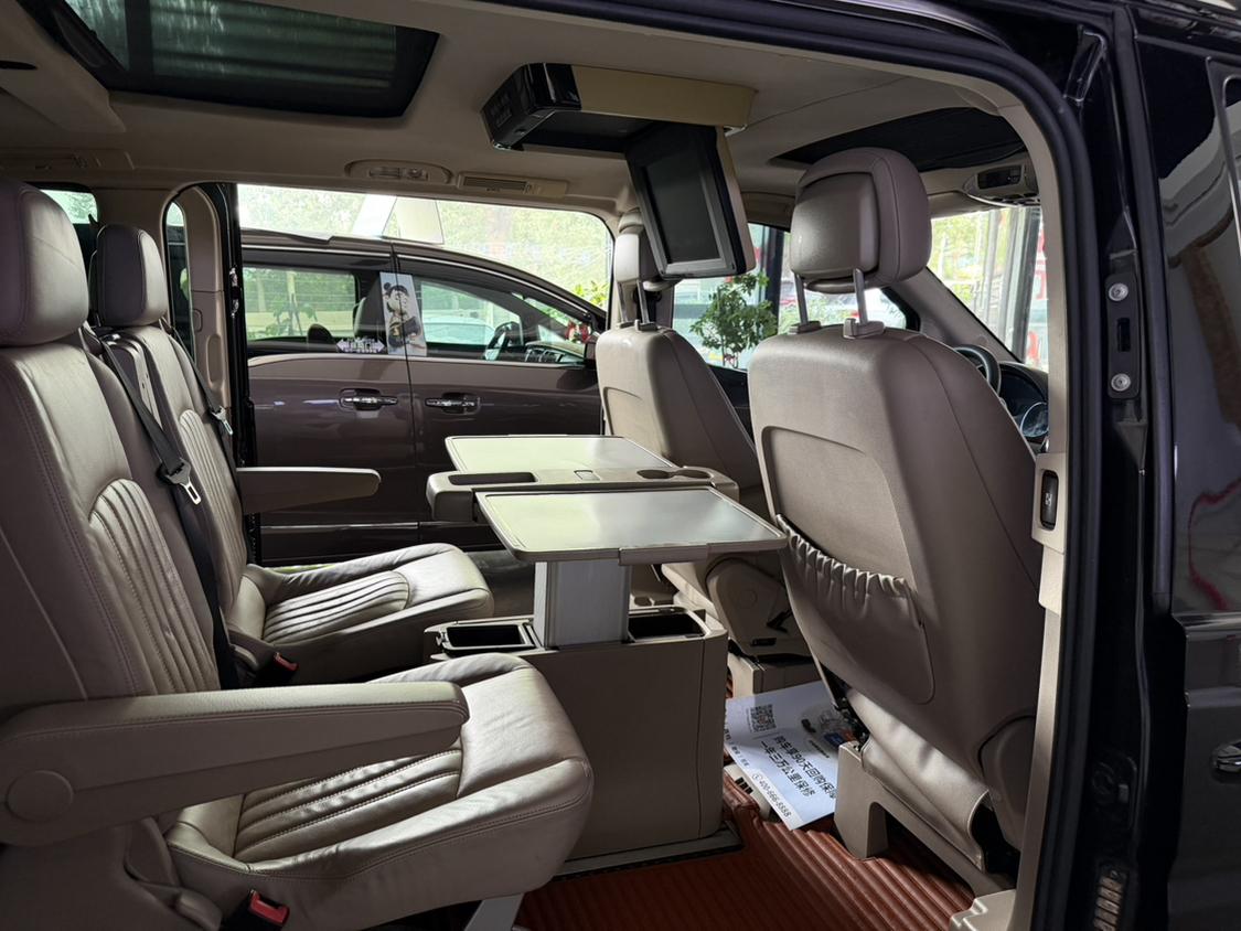 Mercedes-Benz Wei Ya Nuo 2011 thumb 12