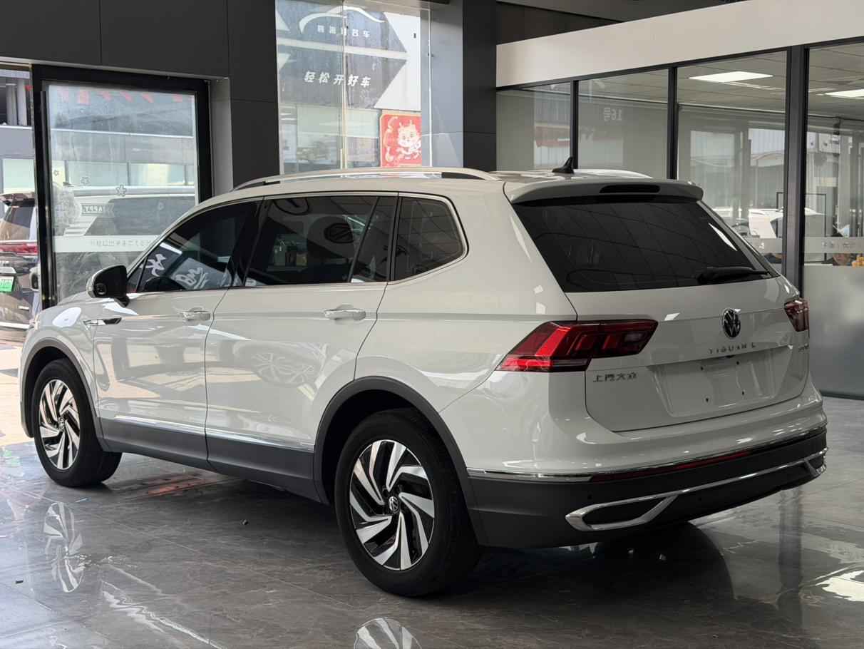 Volkswagen Tiguan 2023 thumb 2